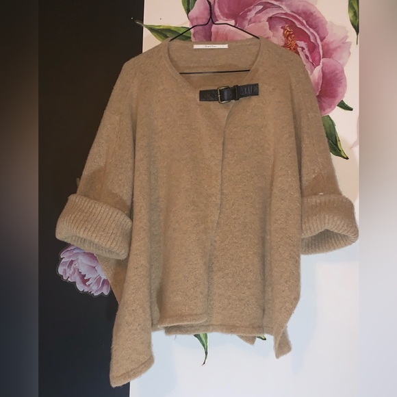 [SOLD❗️]PART TWO🤍 LUXURY CASHMEREoversized cardigan/poncho with trompet sleeves - Picture 2 of 10